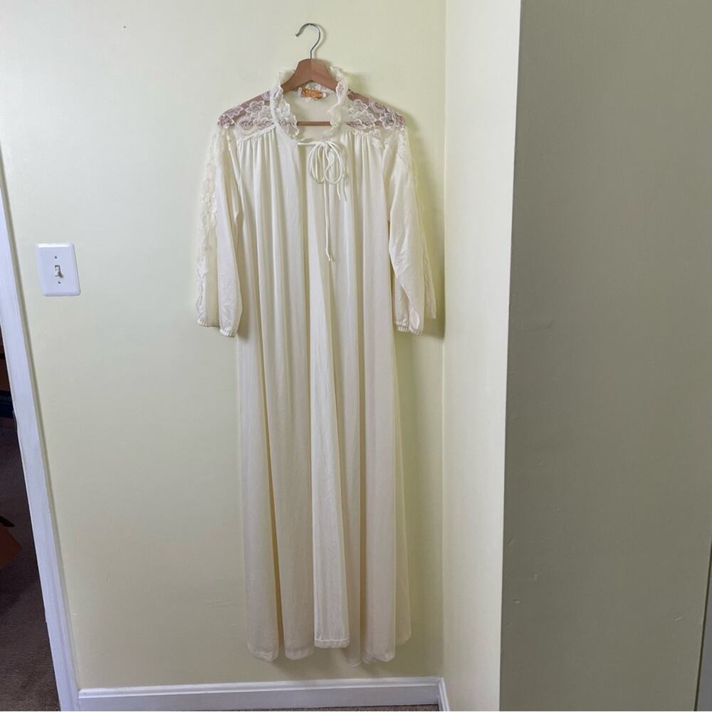 Vintage Ilise Stevens White Lace Nightgown Robe Made in USA SIZE SMALL - Picture 4 of 12
